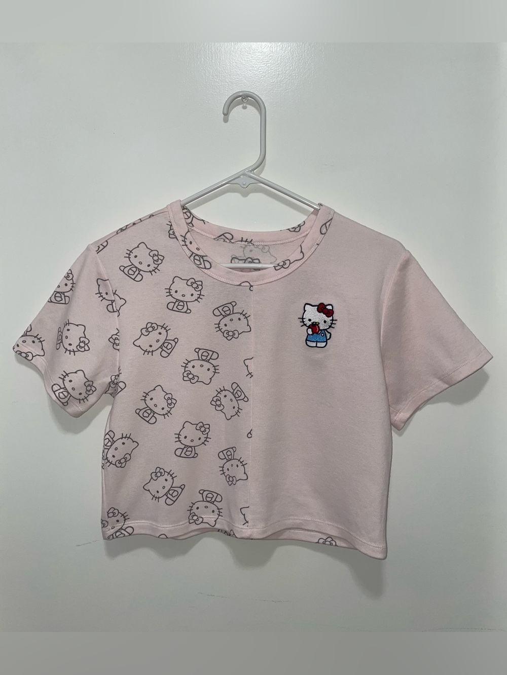 Hello Kitty by Sanrio Juniors XL Embroidered Split Print Baby Pink Cute Crop Top